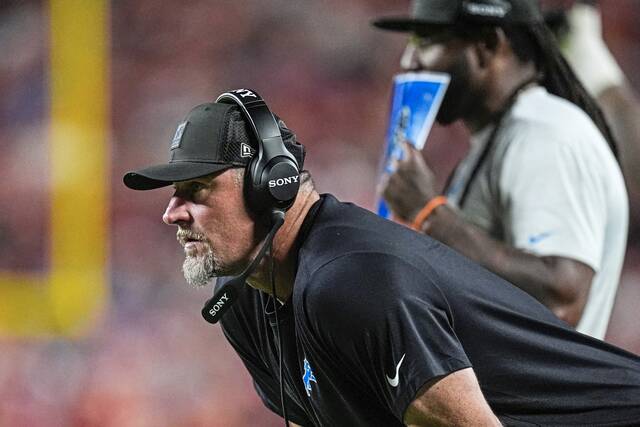 8952887_web1_2025-10-13T041754Z_874599637_MT1USATODAY27312271_RTRMADP_3_DETROIT-LIONS-HEAD-COACH-DAN-CAMPBELL-WATCHES-A-PLAY-AGAINST