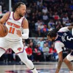 Jalen-Brunson-receiving-a-screen-from-Karl-Anthony-Towns