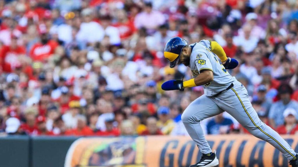 Philadelphia-acquires-outfielder